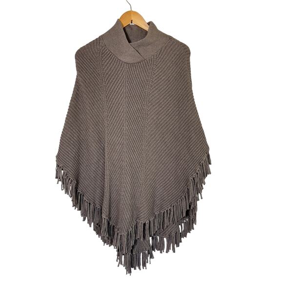 Banana Republic Sweaters - Banana Republic Small Gray Ribbed Chunky Knit Fringe Hem Sweater Poncho
